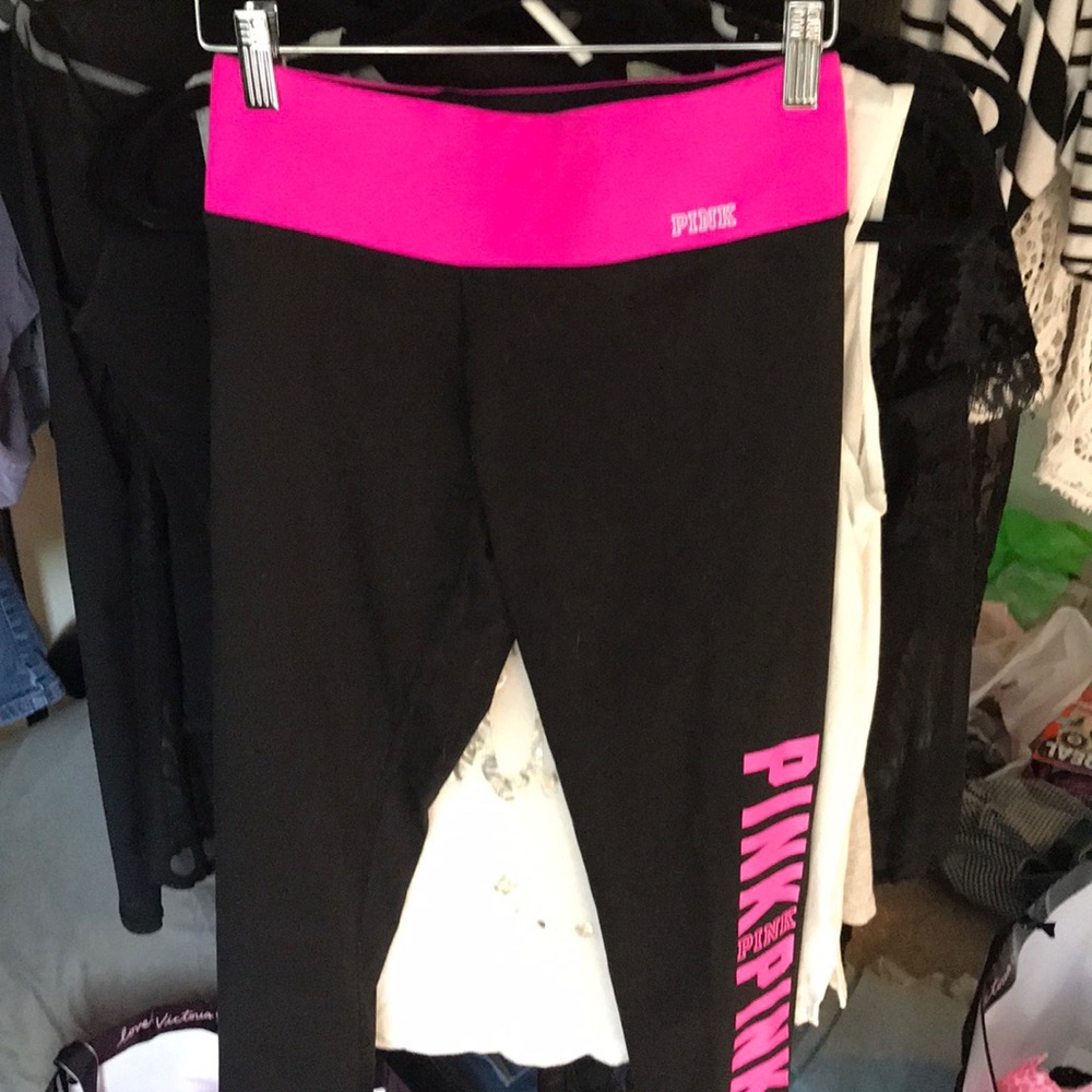 Victoria’s Secret PINK workout leggings